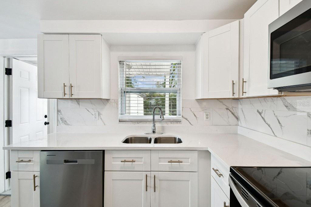 Listing photo id 6 for 8503 Taliaferro Avenue