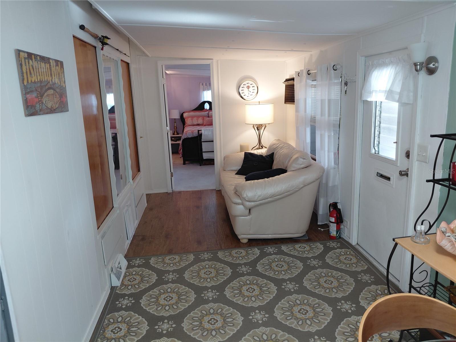 Image 11 of 37 For 980 7th Street Nw 1