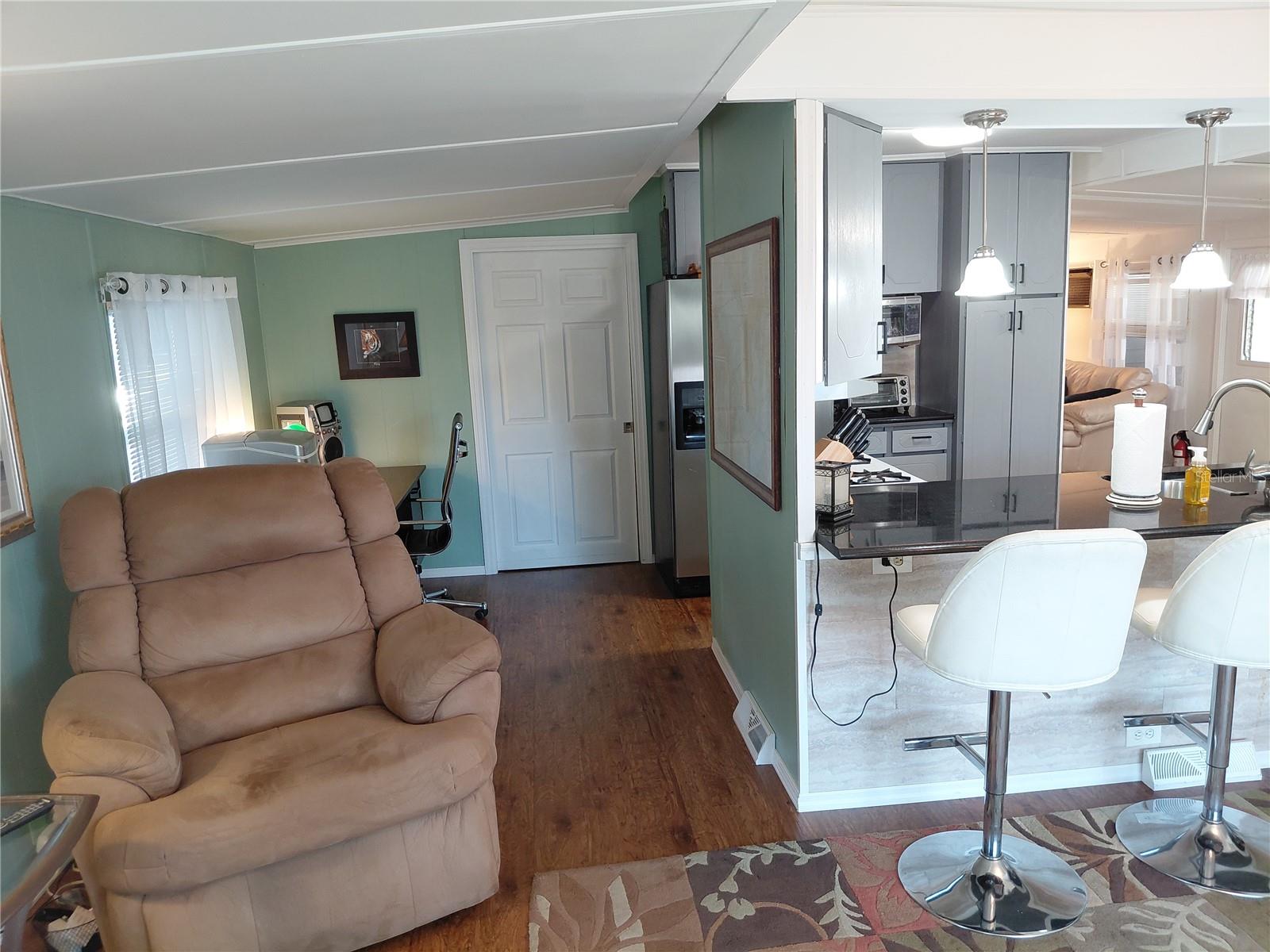 Image 21 of 37 For 980 7th Street Nw 1