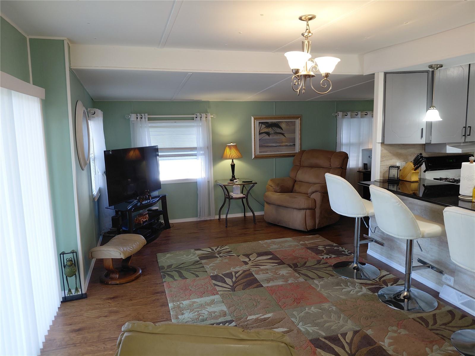 Image 3 of 37 For 980 7th Street Nw 1