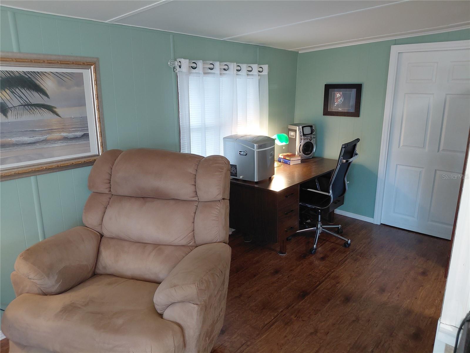 Image 5 of 37 For 980 7th Street Nw 1