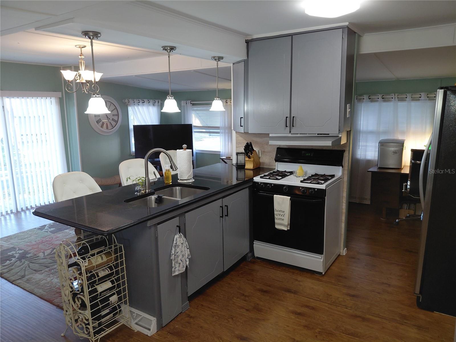 Image 8 of 37 For 980 7th Street Nw 1