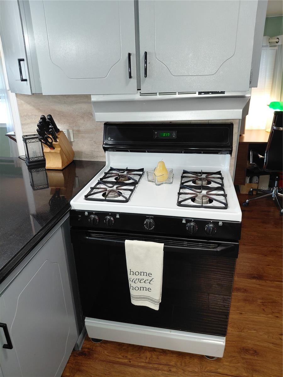 Image 9 of 37 For 980 7th Street Nw 1