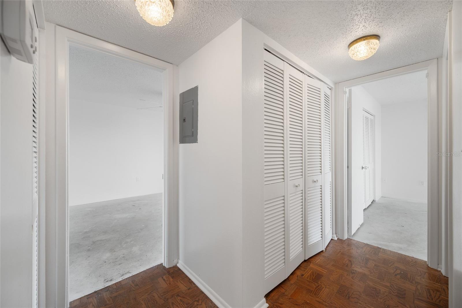 Image 23 of 37 For 7430 Sunshine Skyway Lane S 601