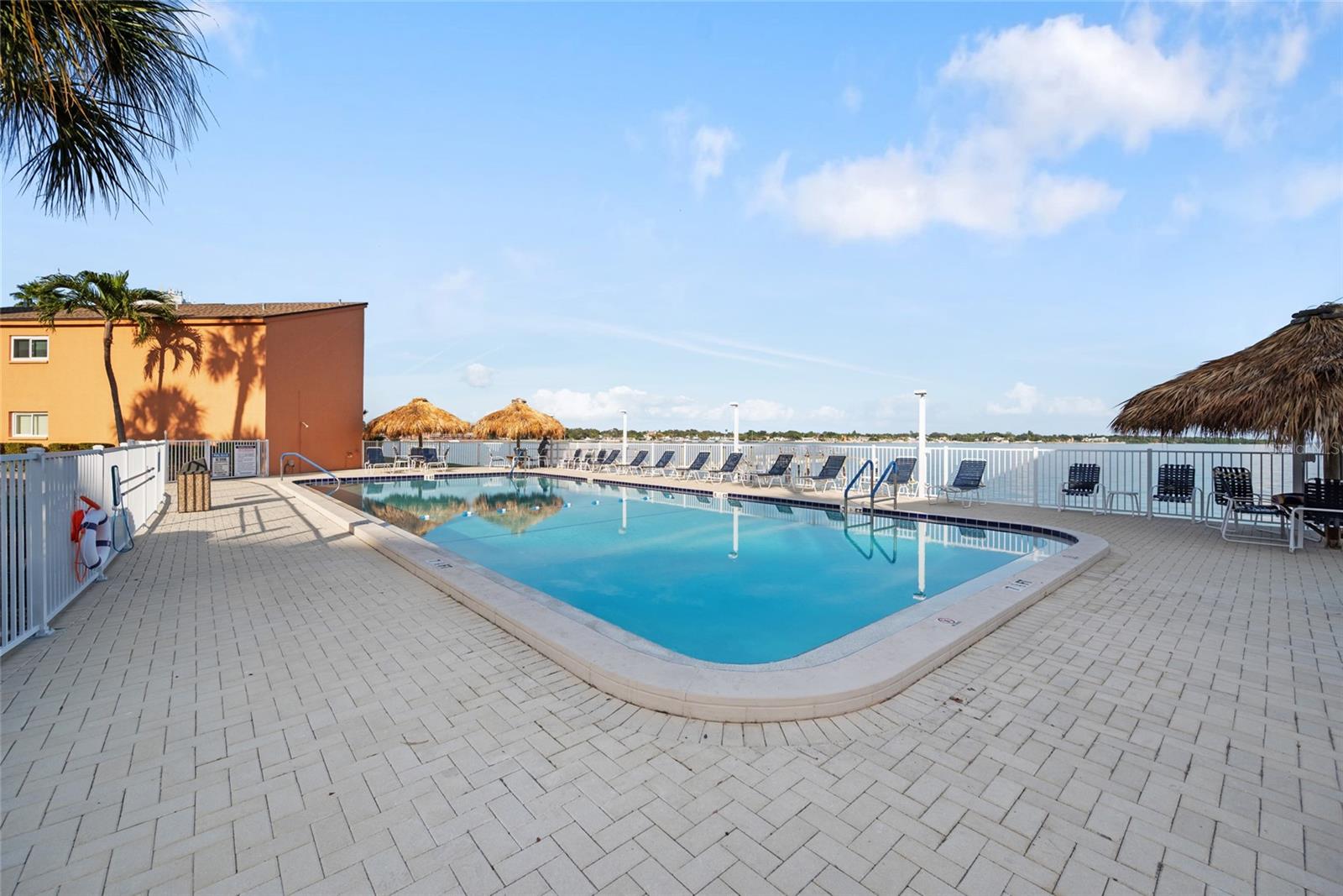 Image 27 of 37 For 7430 Sunshine Skyway Lane S 601