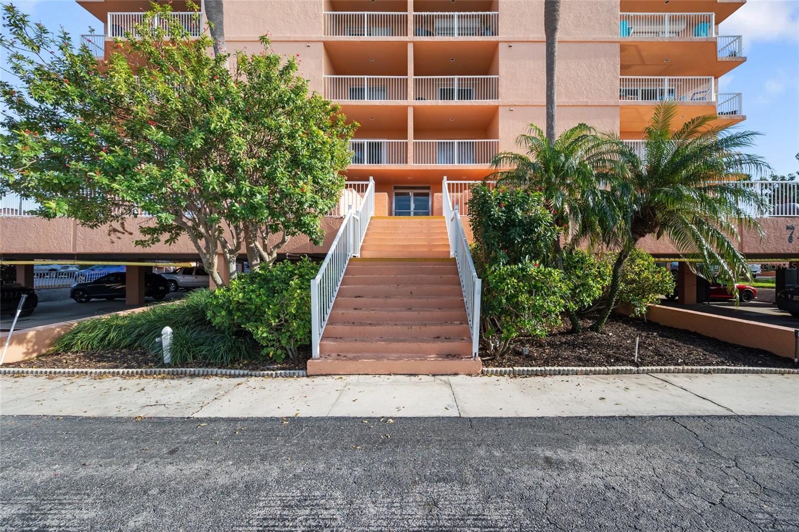 Image 29 of 37 For 7430 Sunshine Skyway Lane S 601