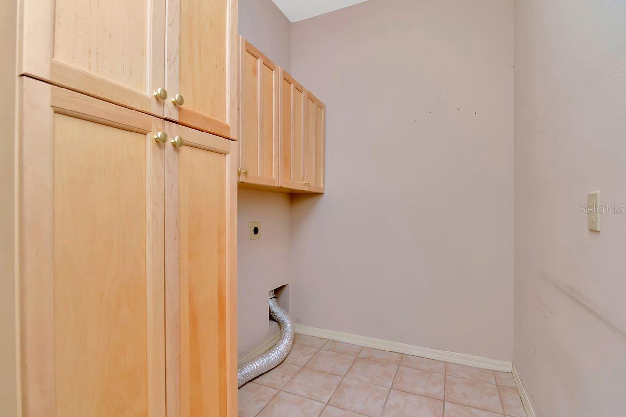 Image 36 of 63 For 4858 Augusta Avenue