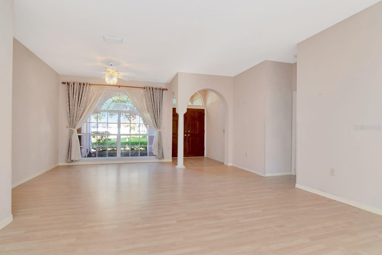 Image 39 of 63 For 4858 Augusta Avenue