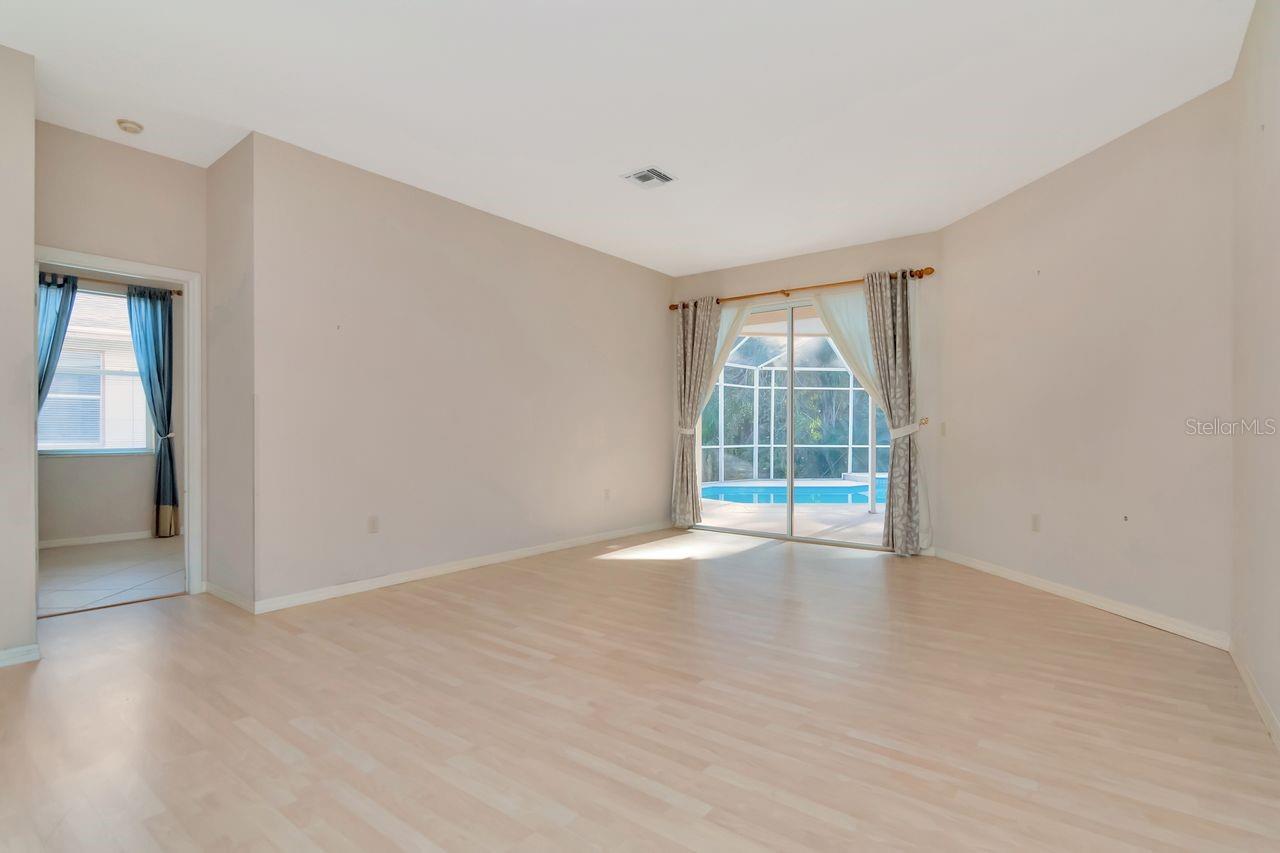 Image 42 of 63 For 4858 Augusta Avenue