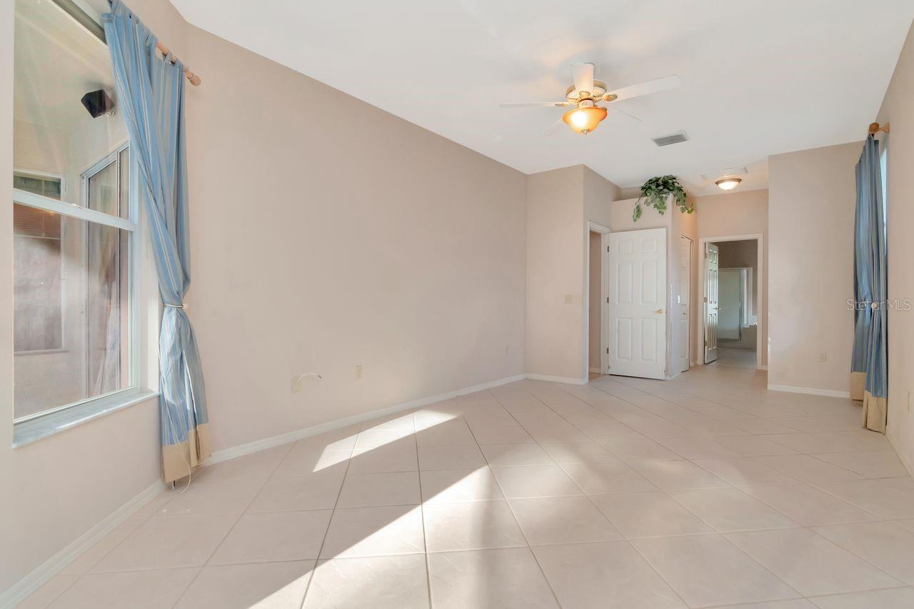 Image 44 of 63 For 4858 Augusta Avenue