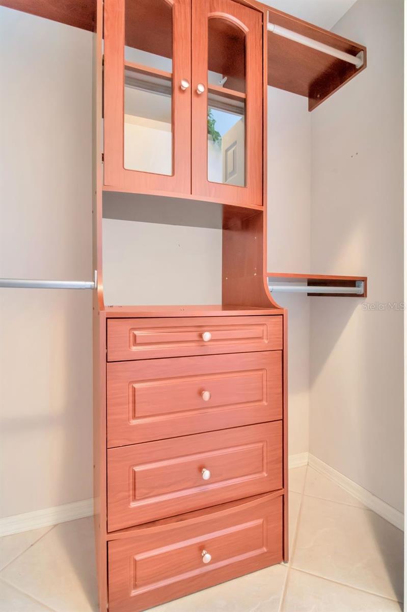 Image 46 of 63 For 4858 Augusta Avenue