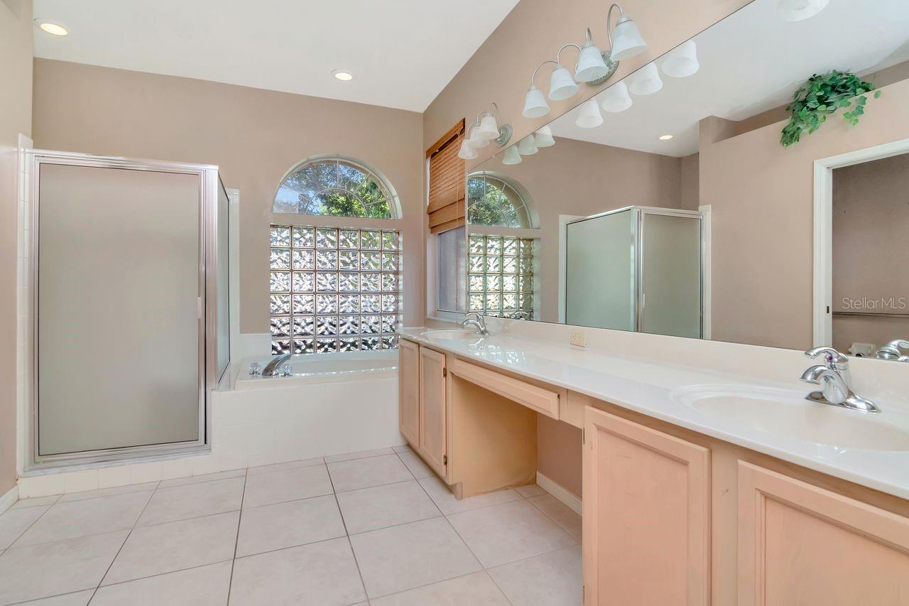 Image 47 of 63 For 4858 Augusta Avenue