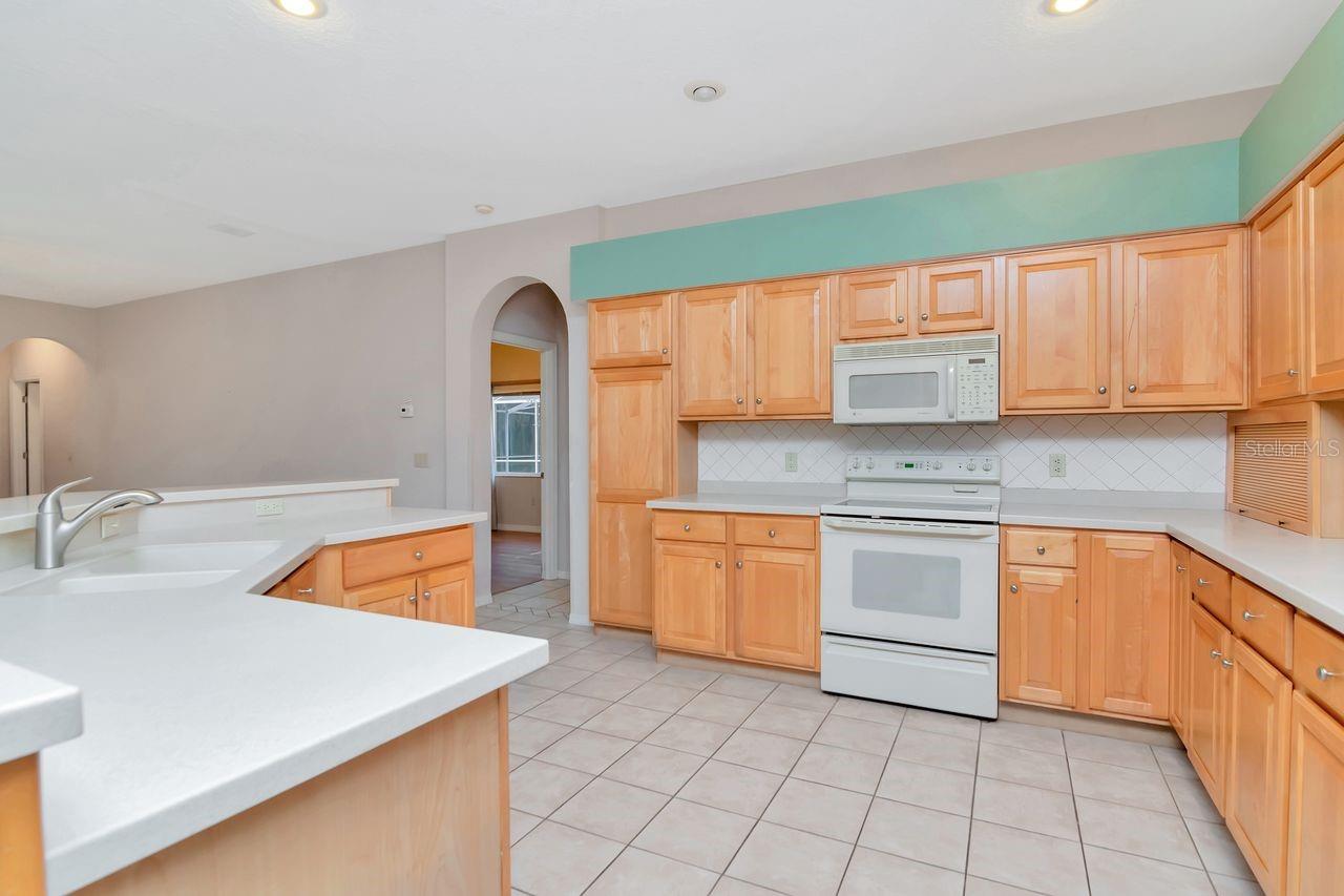 Image 57 of 63 For 4858 Augusta Avenue