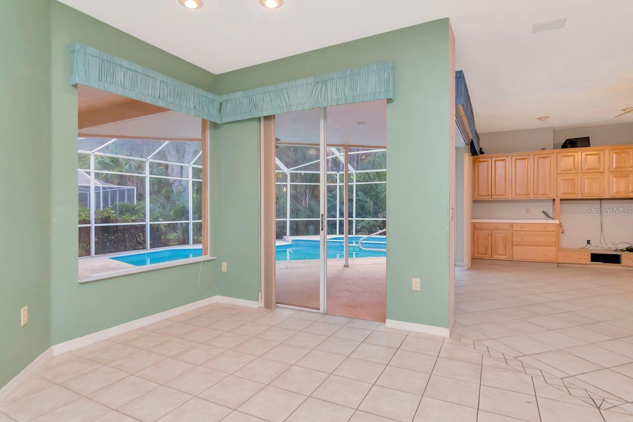 Image 58 of 63 For 4858 Augusta Avenue