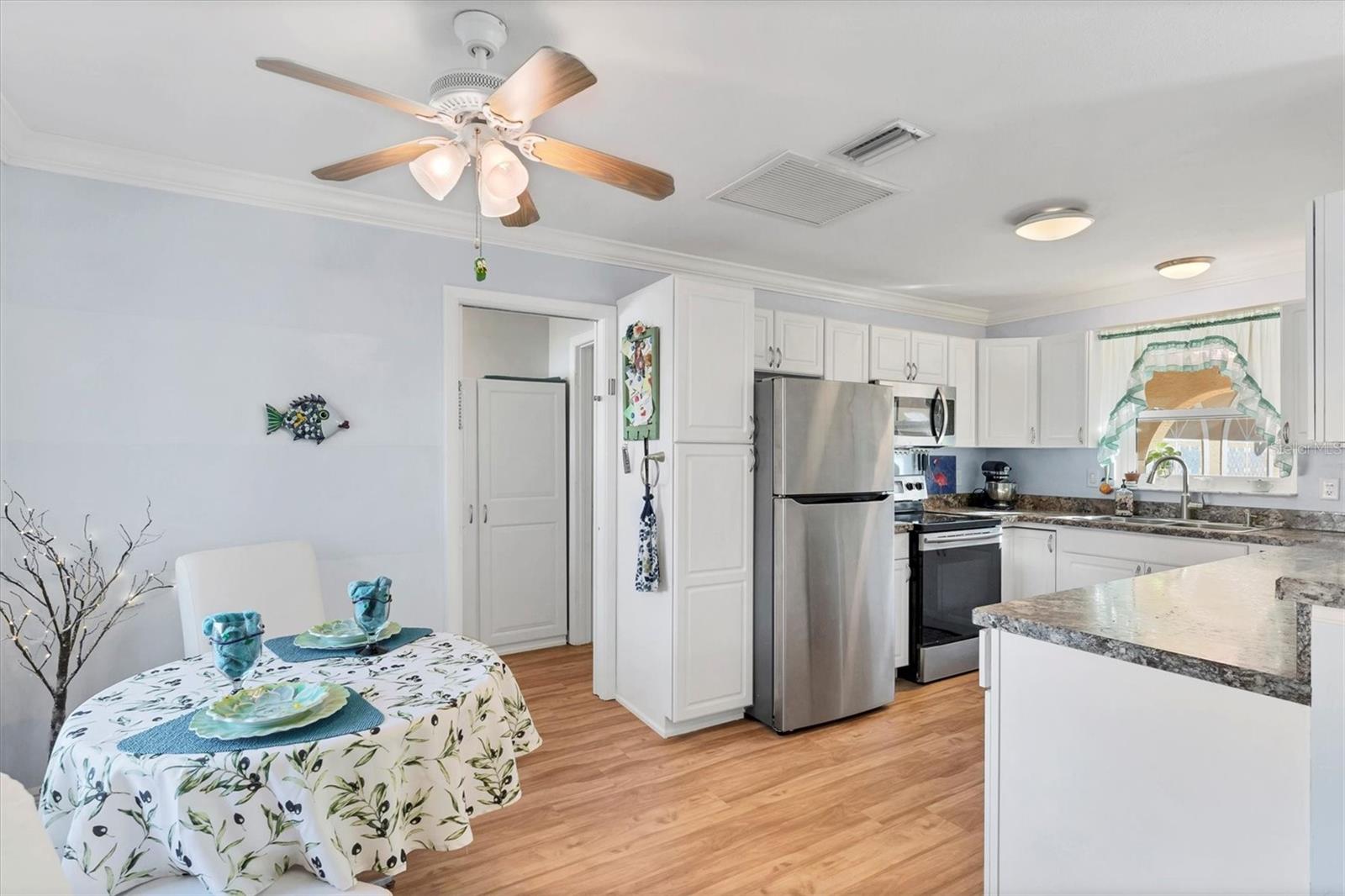 Image 7 of 57 For 2745 Arrowhead Road