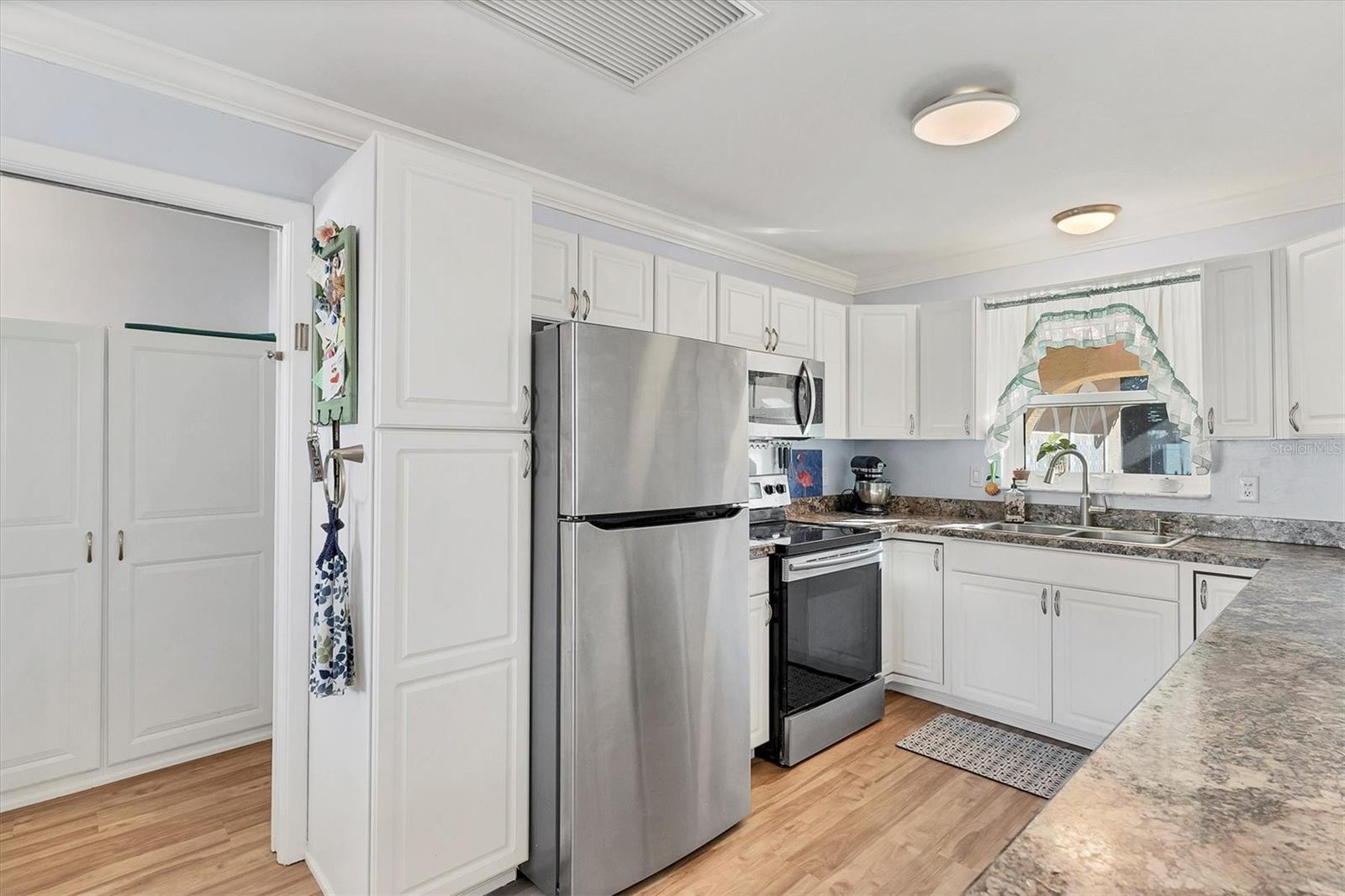 Image 8 of 57 For 2745 Arrowhead Road