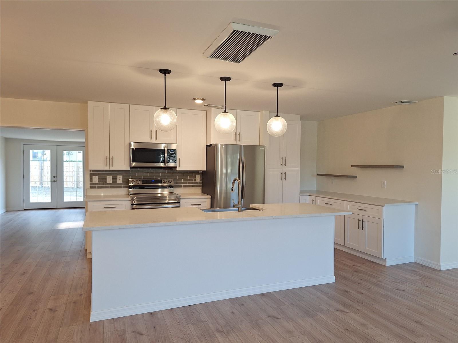 Listing photo id 8 for 13344 Sorrento Drive