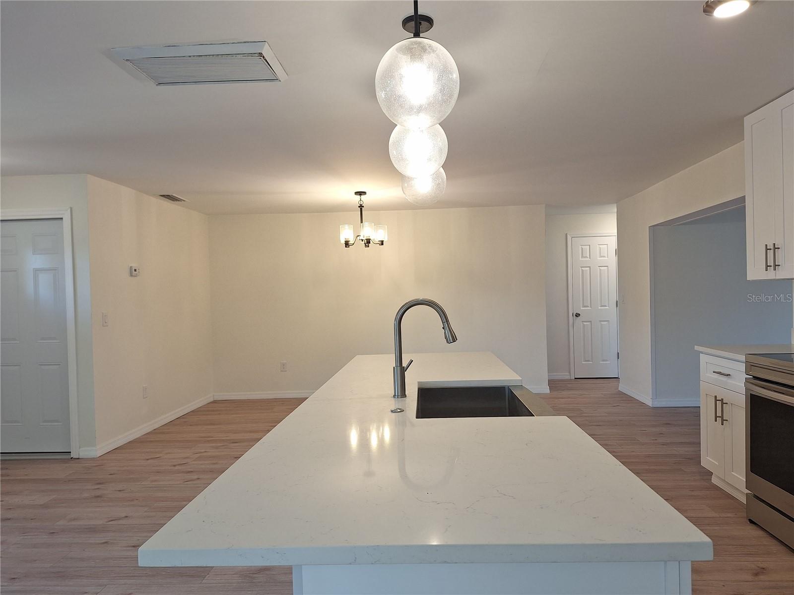 Listing photo id 10 for 13344 Sorrento Drive