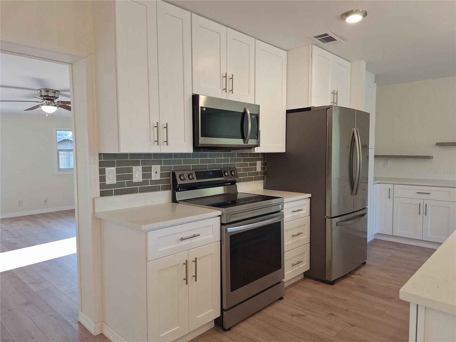 Listing photo id 12 for 13344 Sorrento Drive