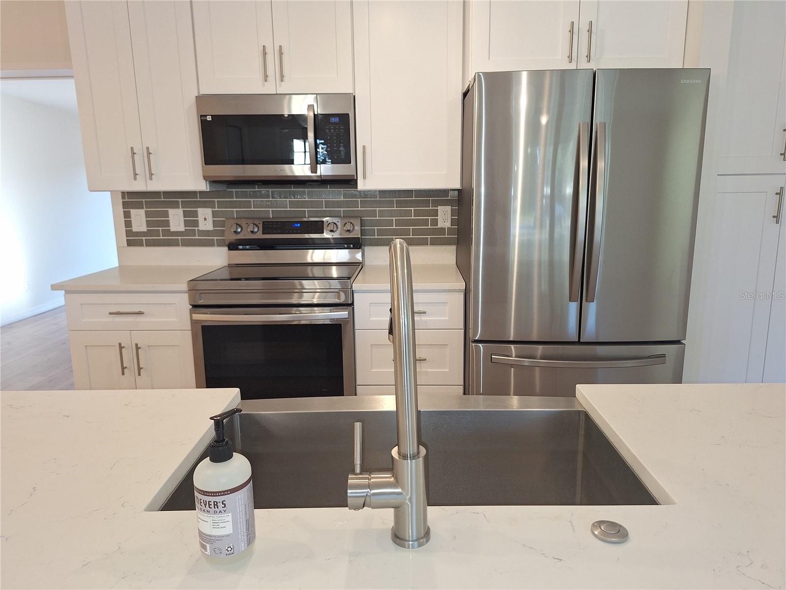 Listing photo id 13 for 13344 Sorrento Drive