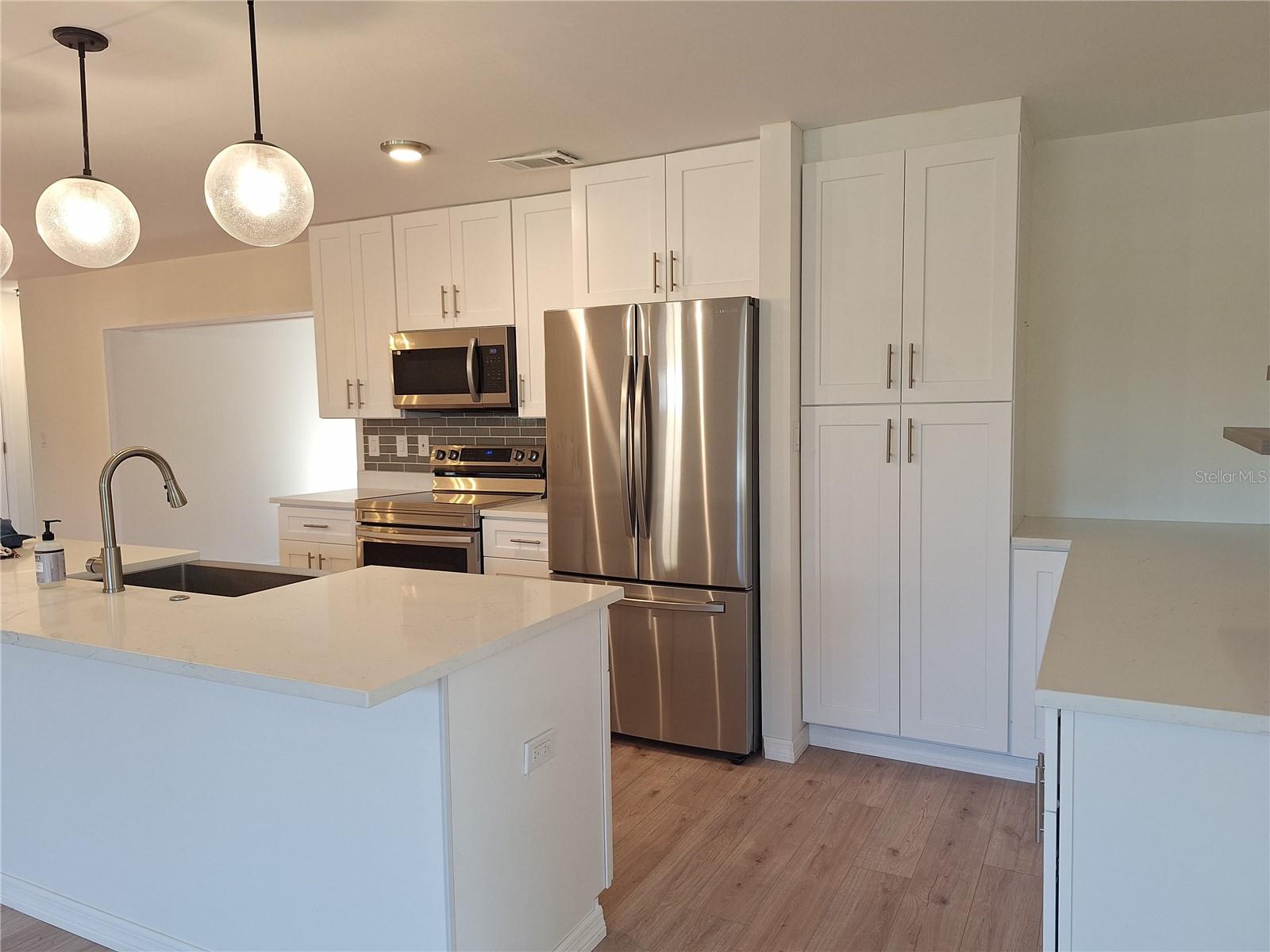 Listing photo id 14 for 13344 Sorrento Drive