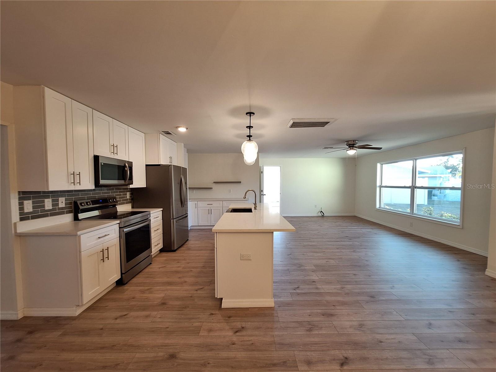 Listing photo id 17 for 13344 Sorrento Drive