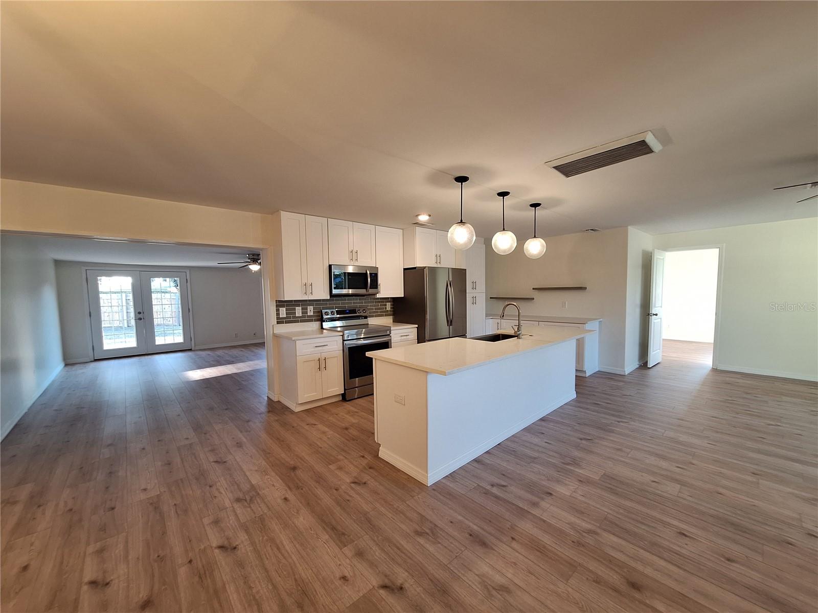 Listing photo id 6 for 13344 Sorrento Drive