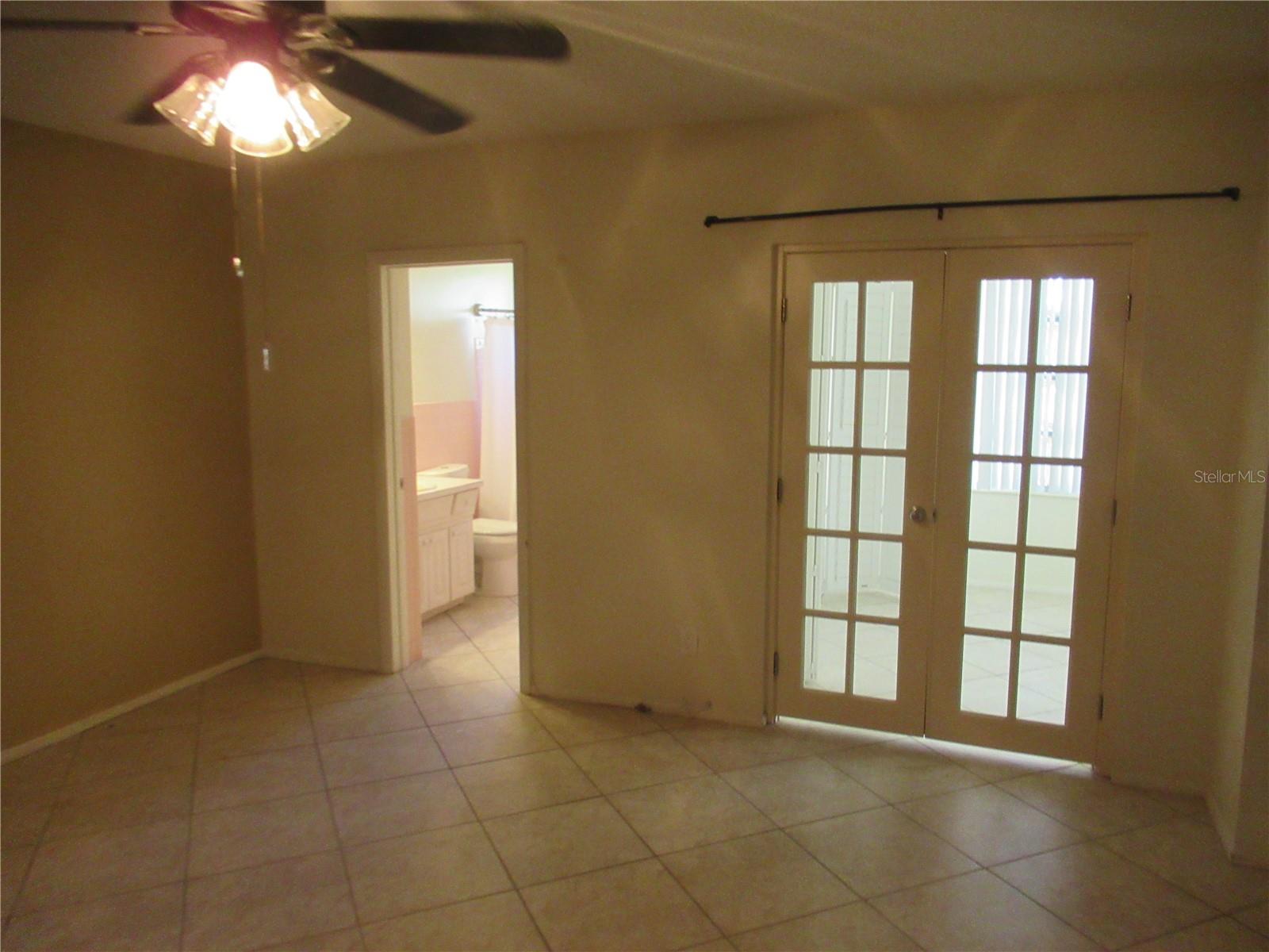 Image 12 of 26 For 2402 Ecuadorian Way 8