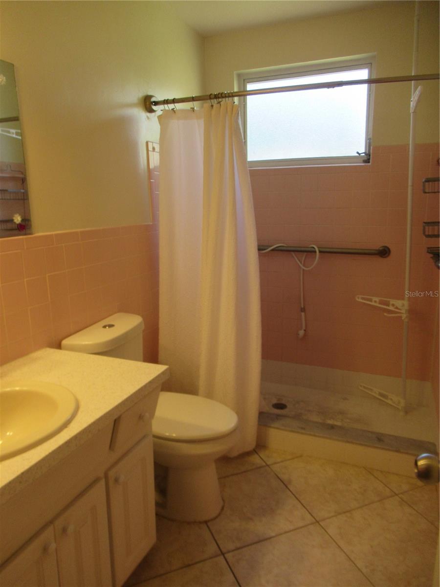 Image 15 of 26 For 2402 Ecuadorian Way 8