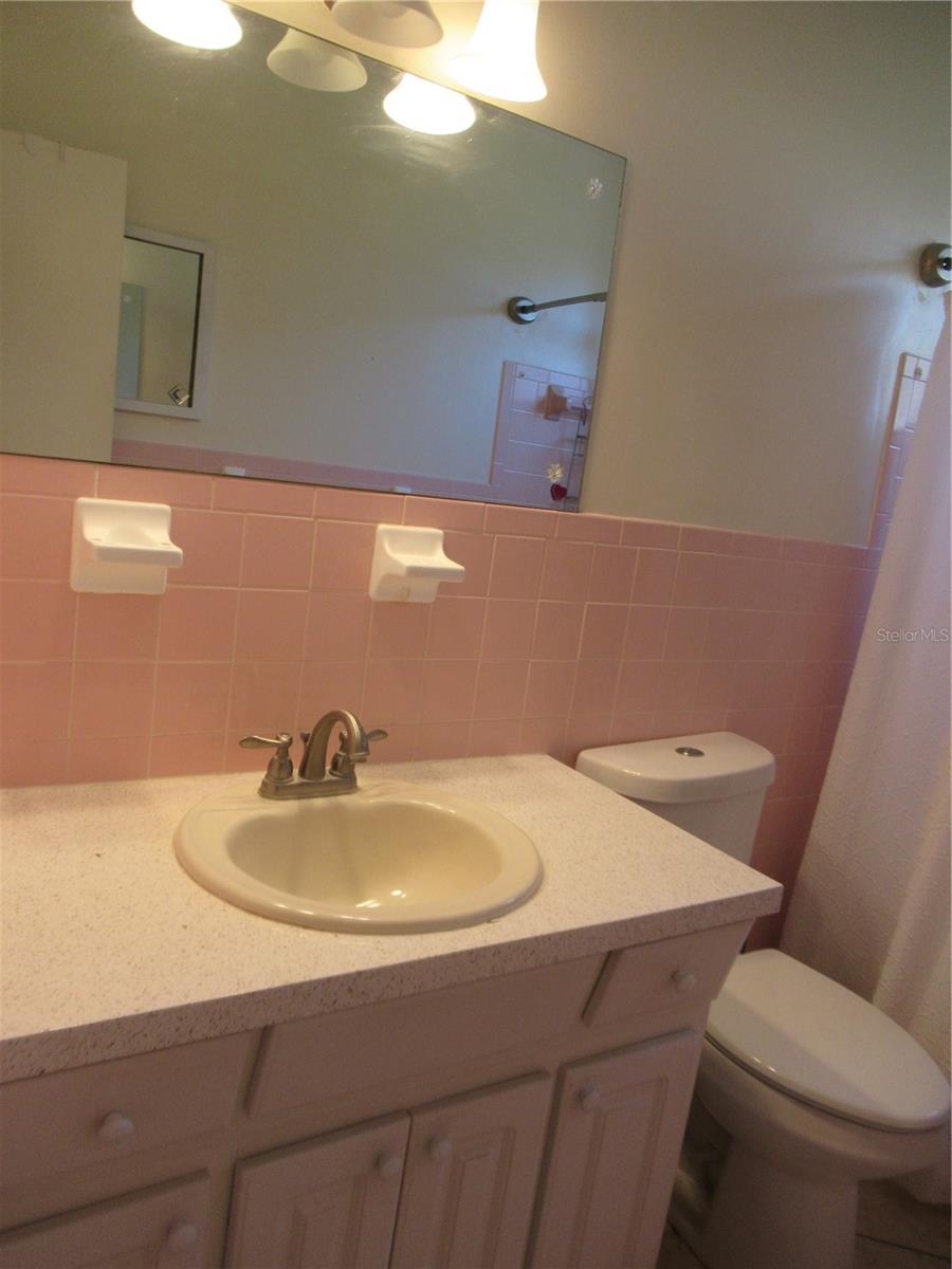 Image 16 of 26 For 2402 Ecuadorian Way 8