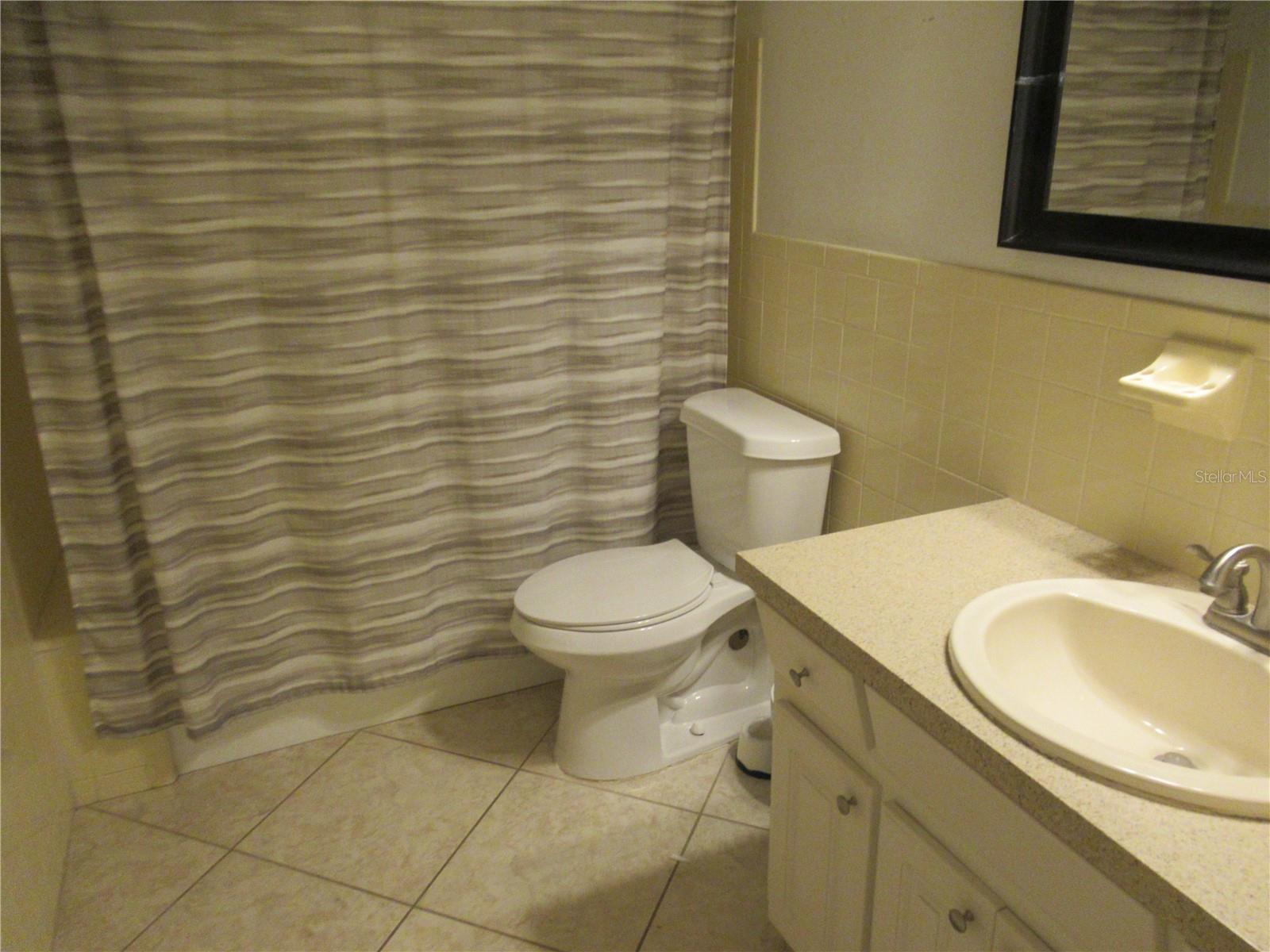 Image 21 of 26 For 2402 Ecuadorian Way 8