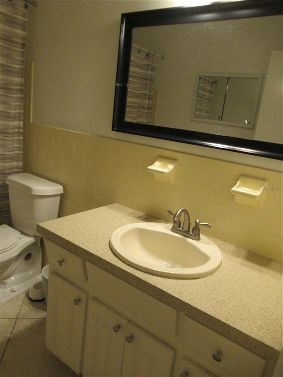 Image 22 of 26 For 2402 Ecuadorian Way 8