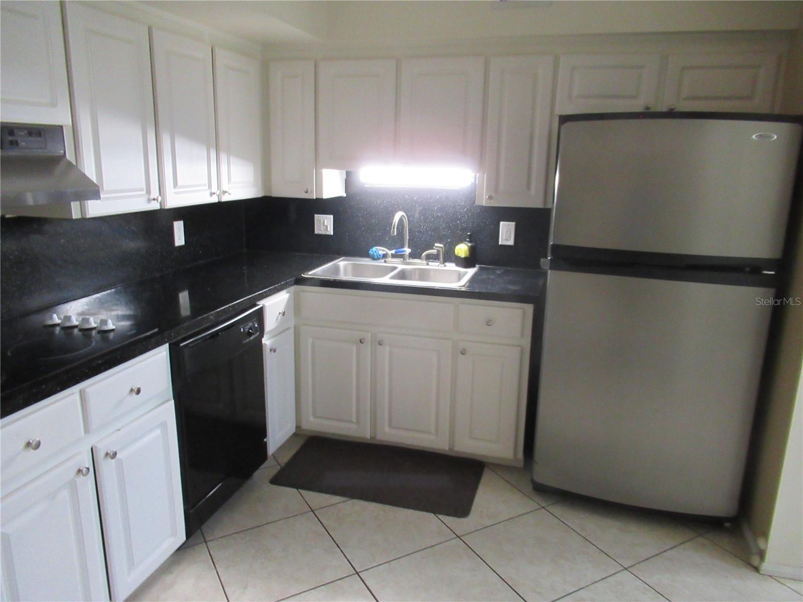 Image 7 of 26 For 2402 Ecuadorian Way 8