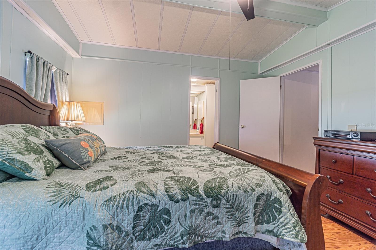 Image 19 of 33 For 39353 Sycamore Lane