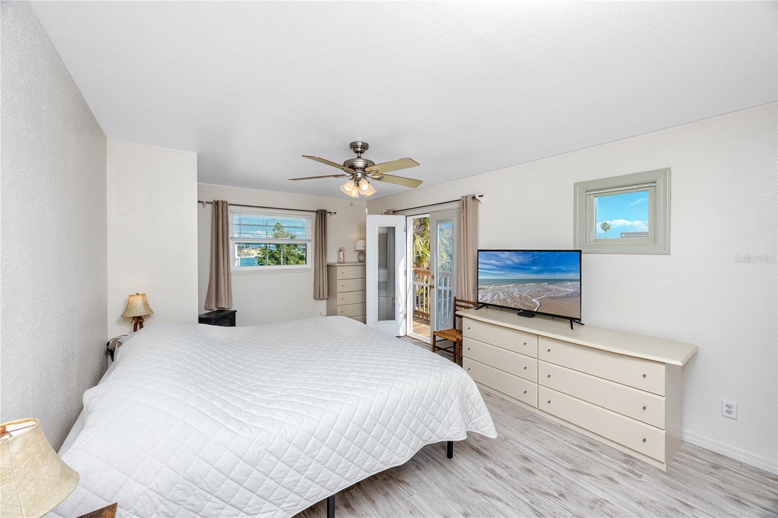 Image 27 of 53 For 140 142nd Avenue E