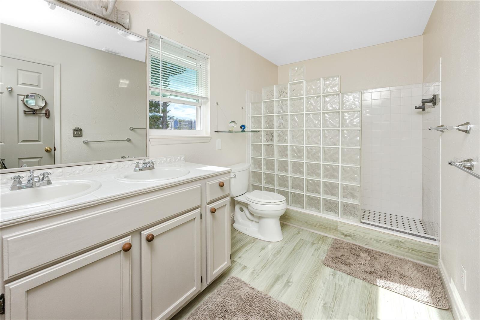 Image 33 of 53 For 140 142nd Avenue E