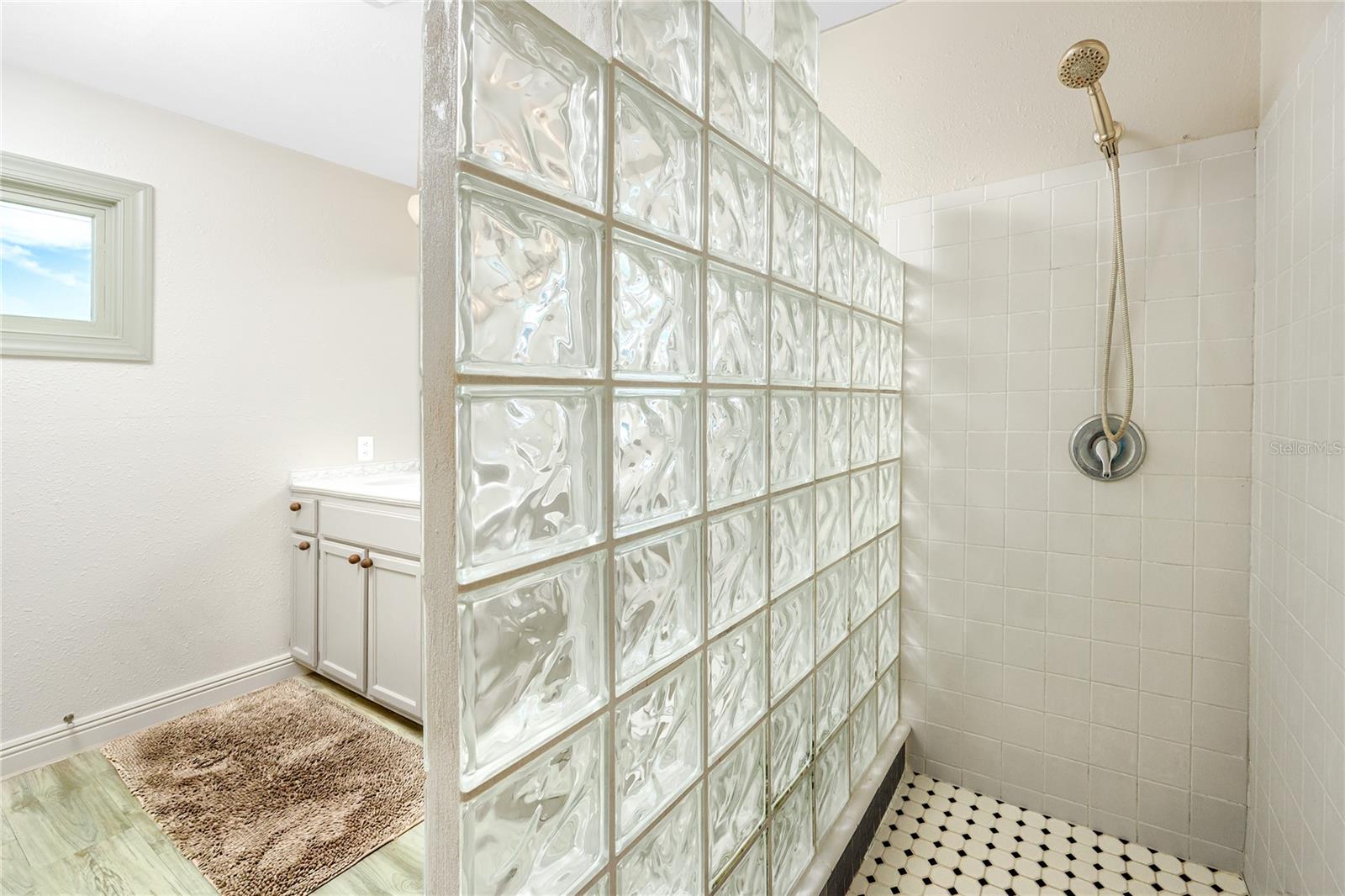 Image 34 of 53 For 140 142nd Avenue E