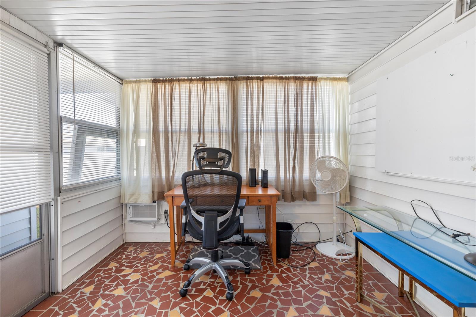 Image 18 of 43 For 619 52nd Avenue W