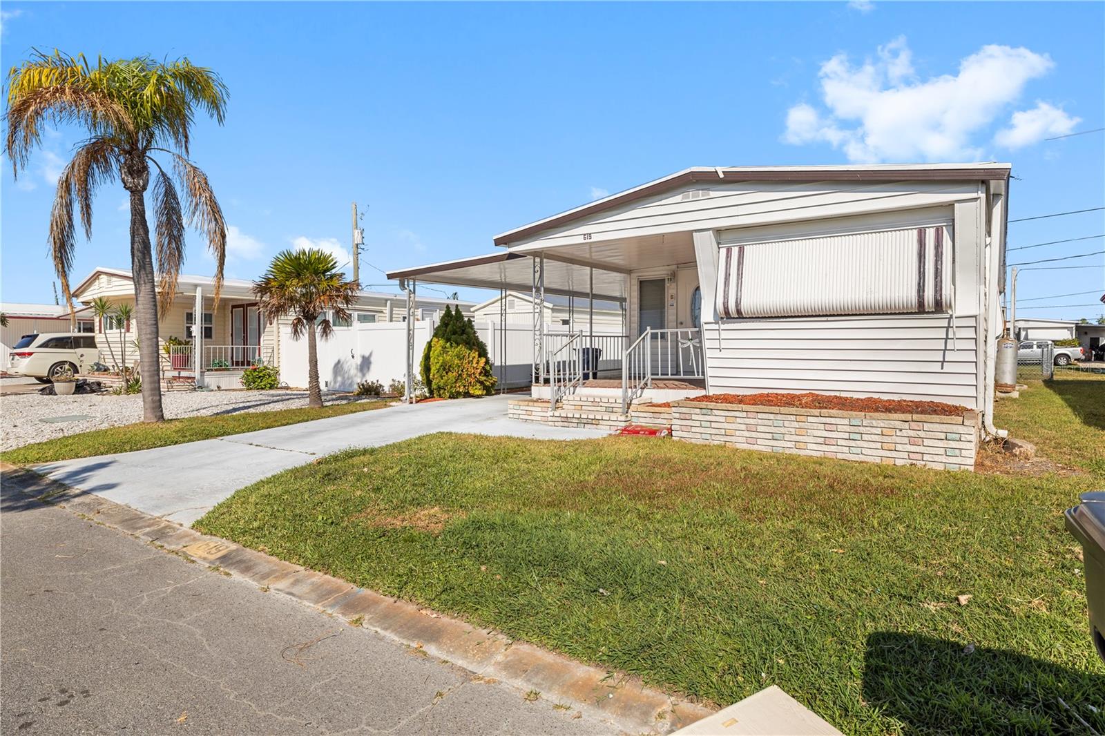 Image 3 of 43 For 619 52nd Avenue W