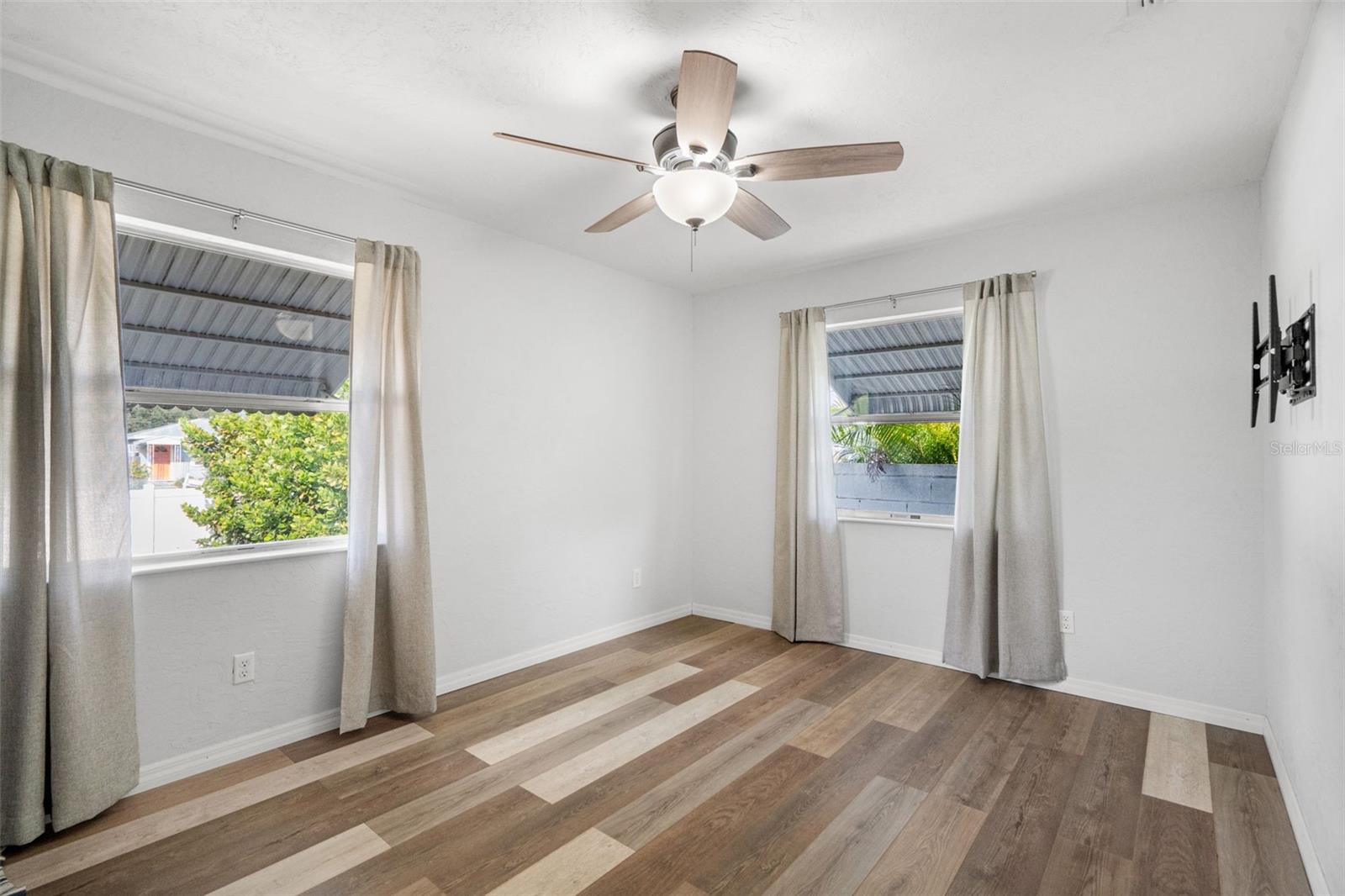 Image 16 of 38 For 5555 13th Street N