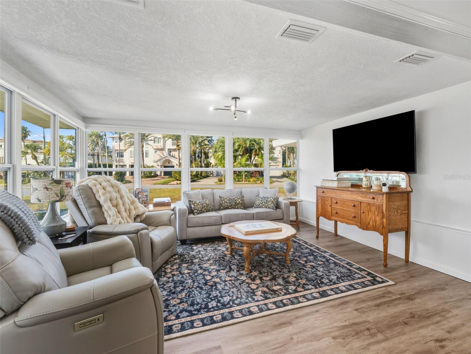 Image 10 of 36 For 520 Baywood Drive S