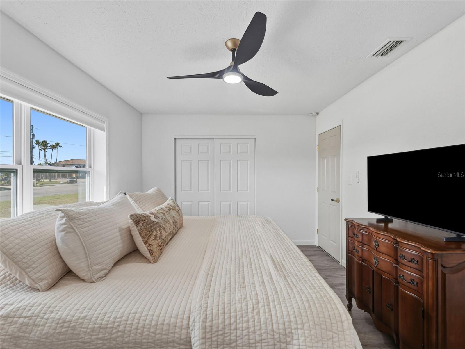 Image 12 of 36 For 520 Baywood Drive S