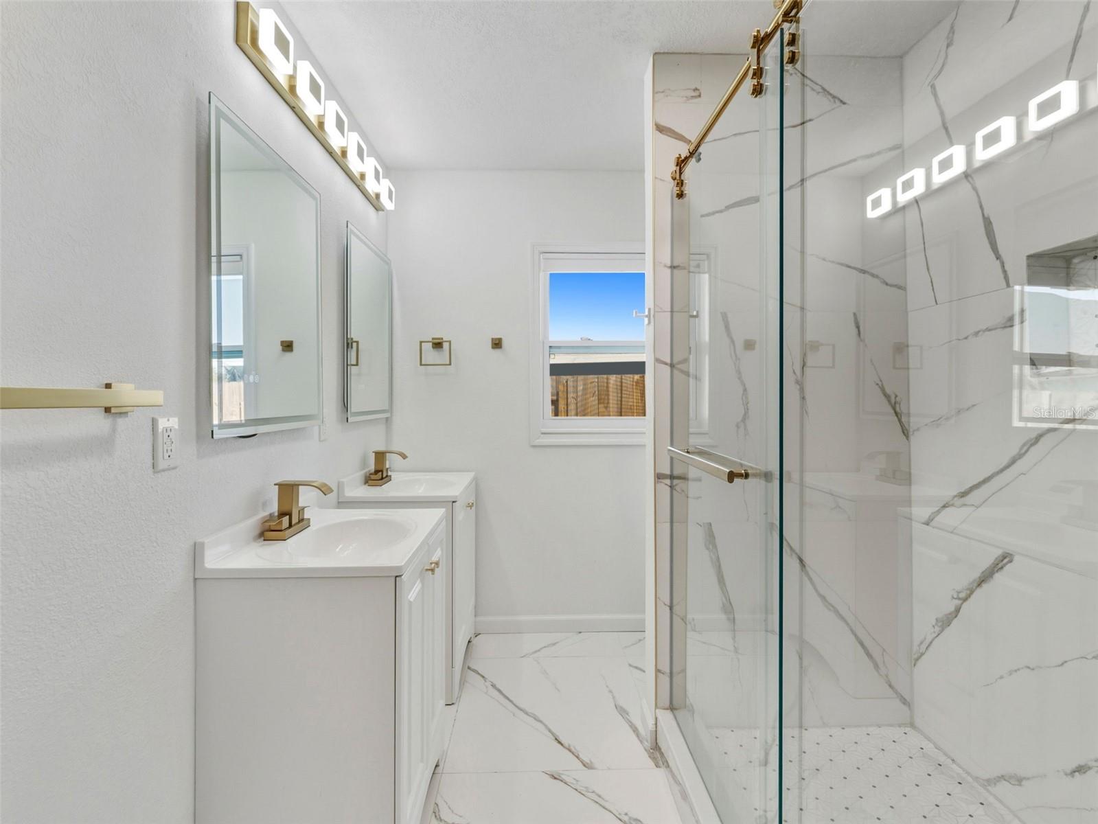 Image 13 of 36 For 520 Baywood Drive S