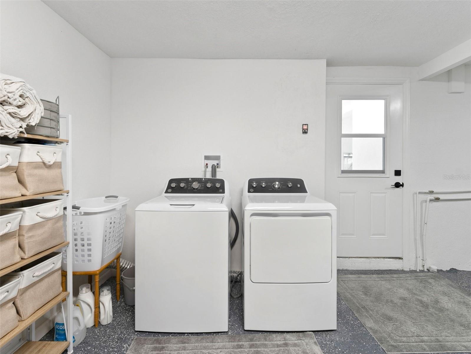 Image 17 of 36 For 520 Baywood Drive S