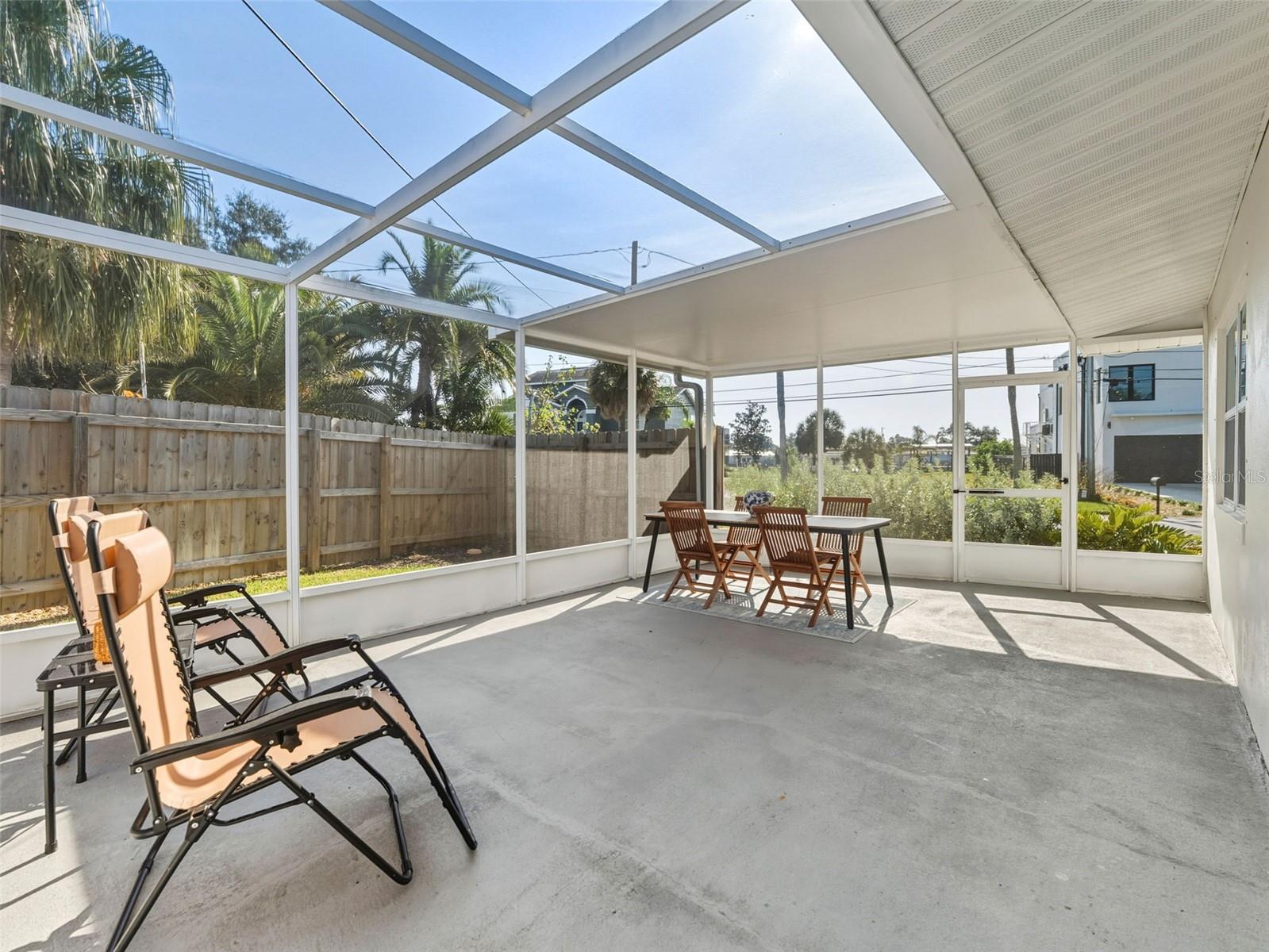 Image 18 of 36 For 520 Baywood Drive S