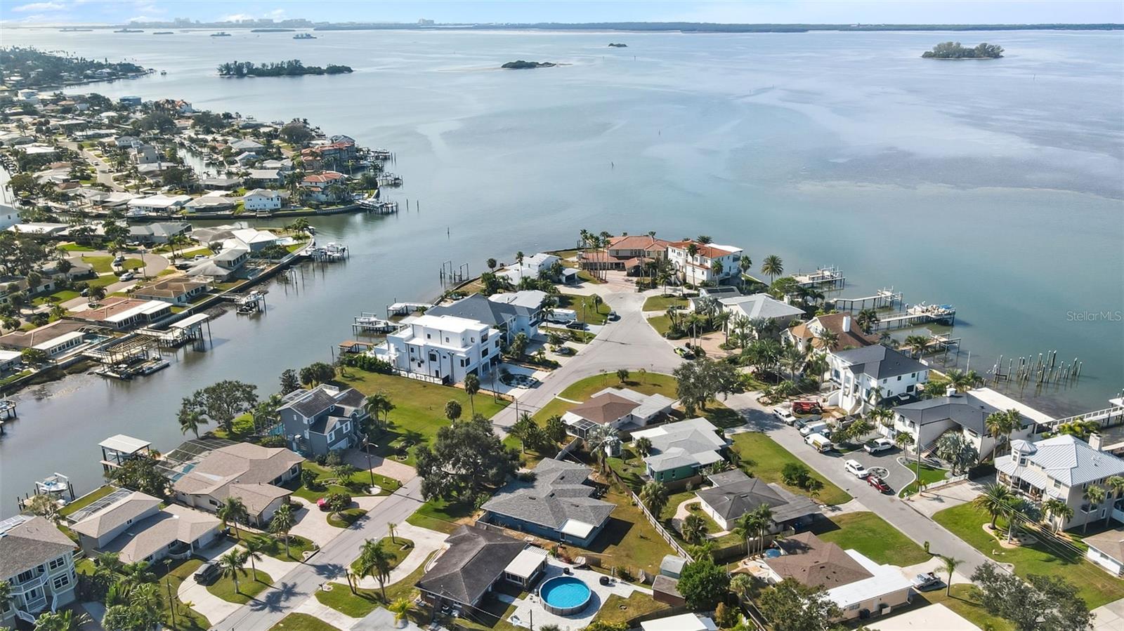 Image 3 of 36 For 520 Baywood Drive S