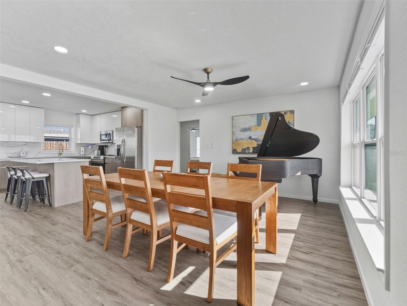 Image 7 of 36 For 520 Baywood Drive S