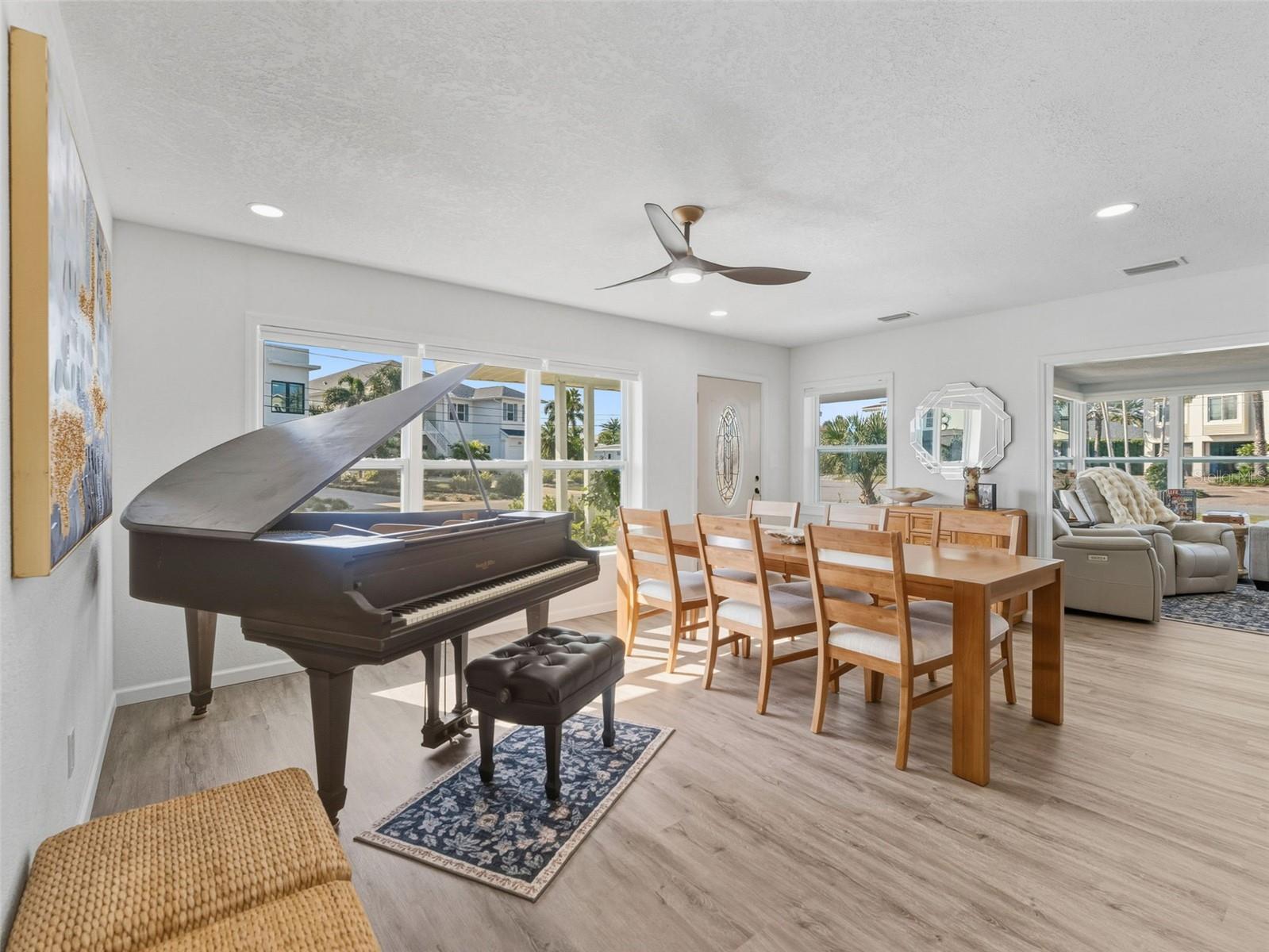 Image 8 of 36 For 520 Baywood Drive S