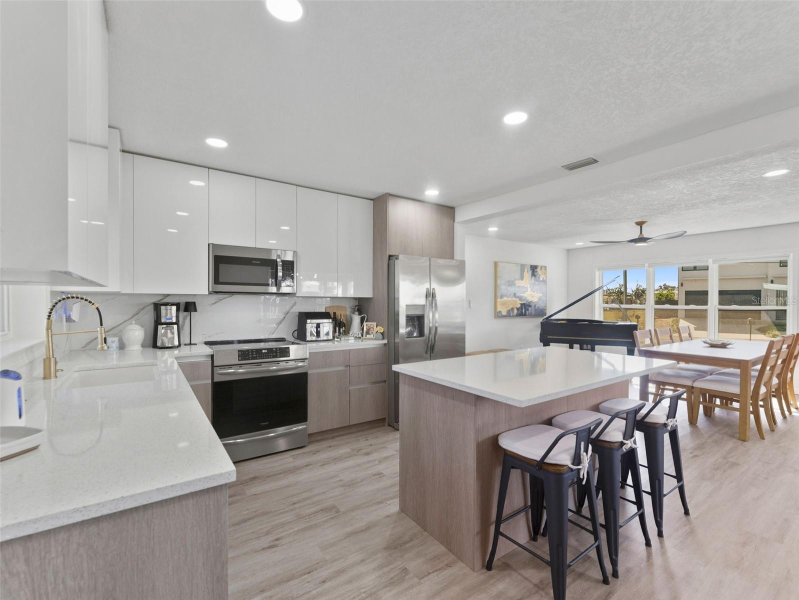 Image 9 of 36 For 520 Baywood Drive S