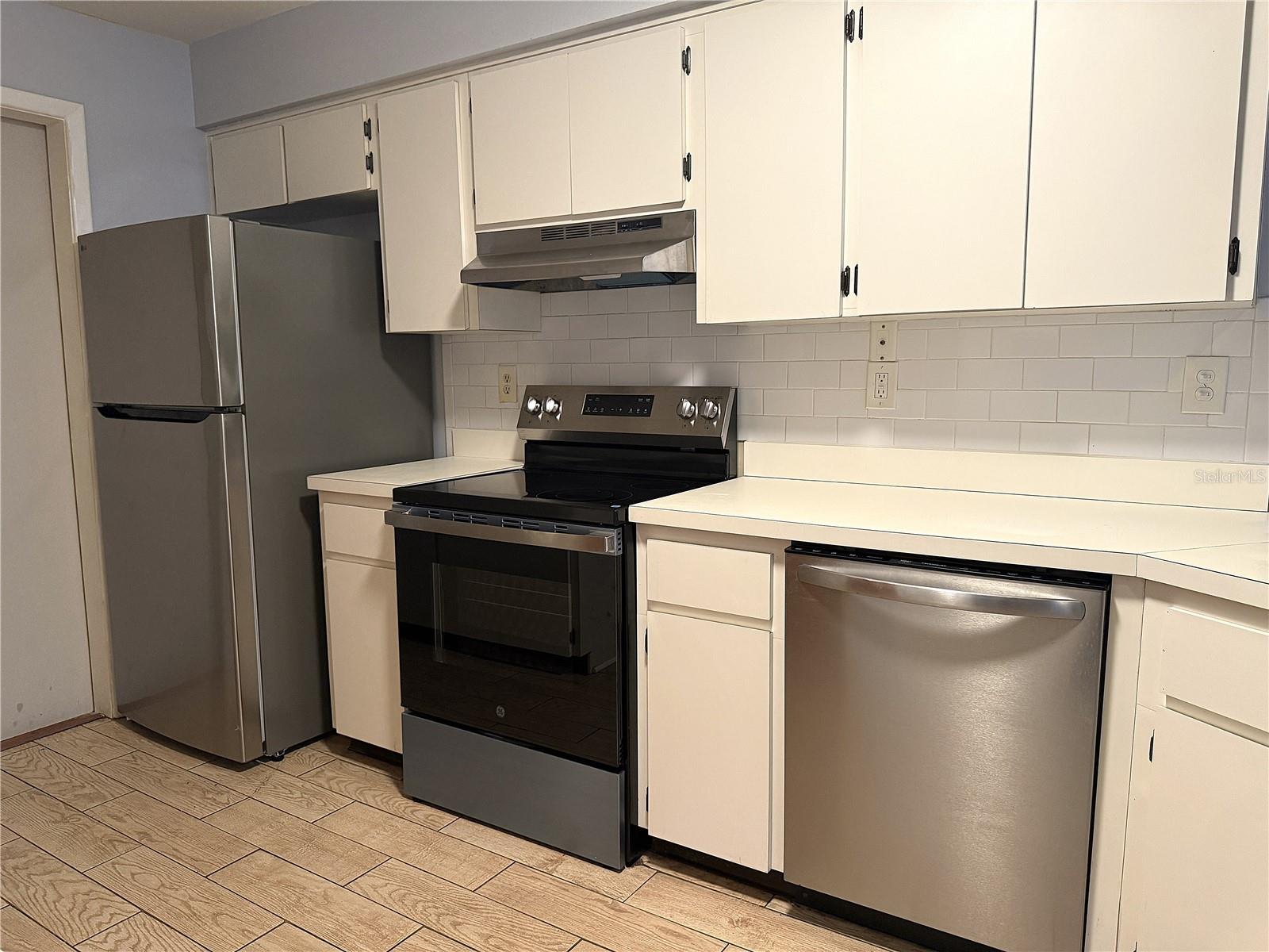 Image 5 of 31 For 8840 Martinique Lane